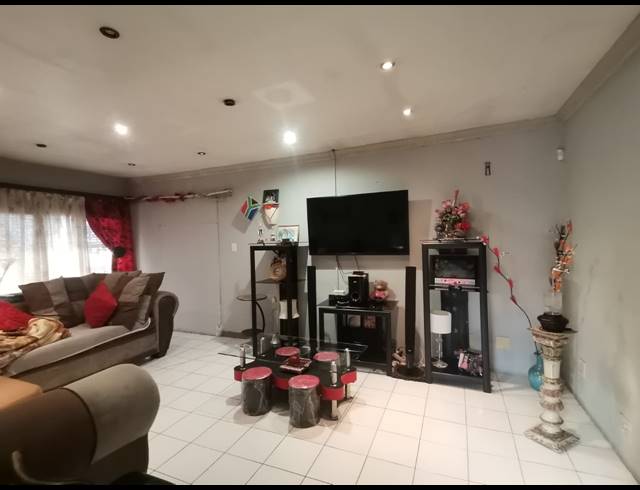 3 BEDROOM HOUSE FOR SALE IN REGENTS PARK